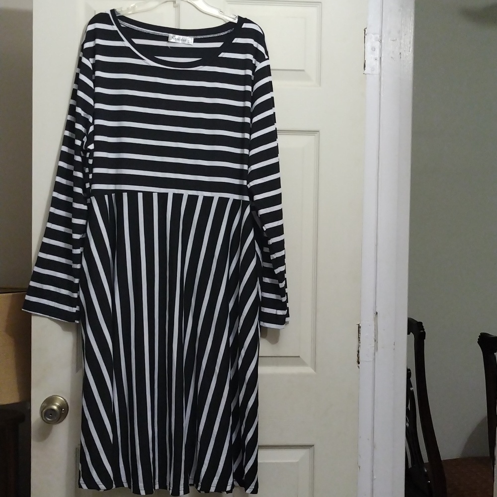 Nemidor black & white striped retro long sleeve dress size 26